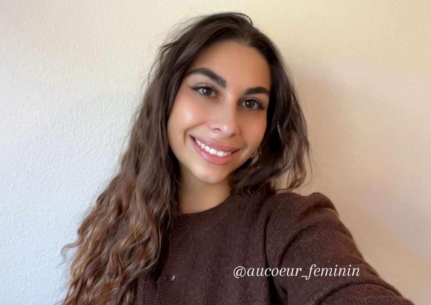 alt="Portrait professionnel de Sara Allegretto, infirmière, hypnothérapeute et masseuse à Famaïa Neuchâtel"