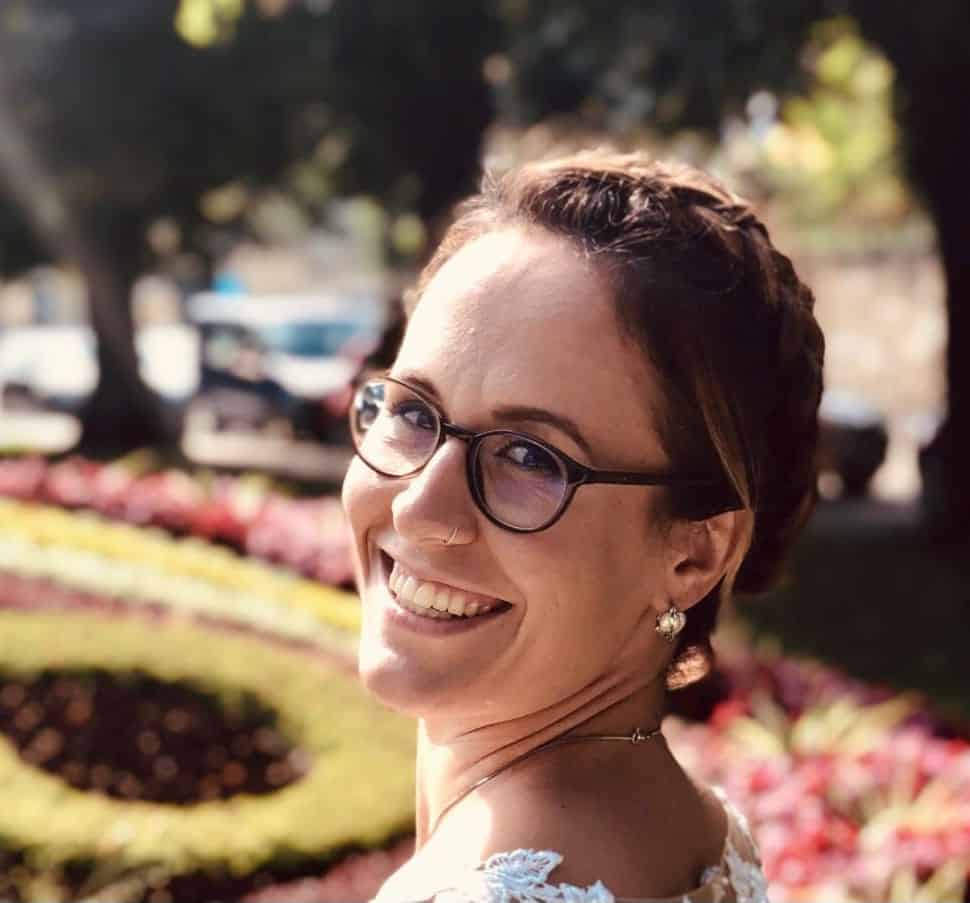 alt="Portrait souriant de Christine, doula et infirmière, fondatrice de Tadoulamie.ch et Famaia.ch"
