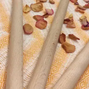 Trois bâtons en hêtre artisanaux pour l’utilisation avec Rebozo, faits main par Famaïa
